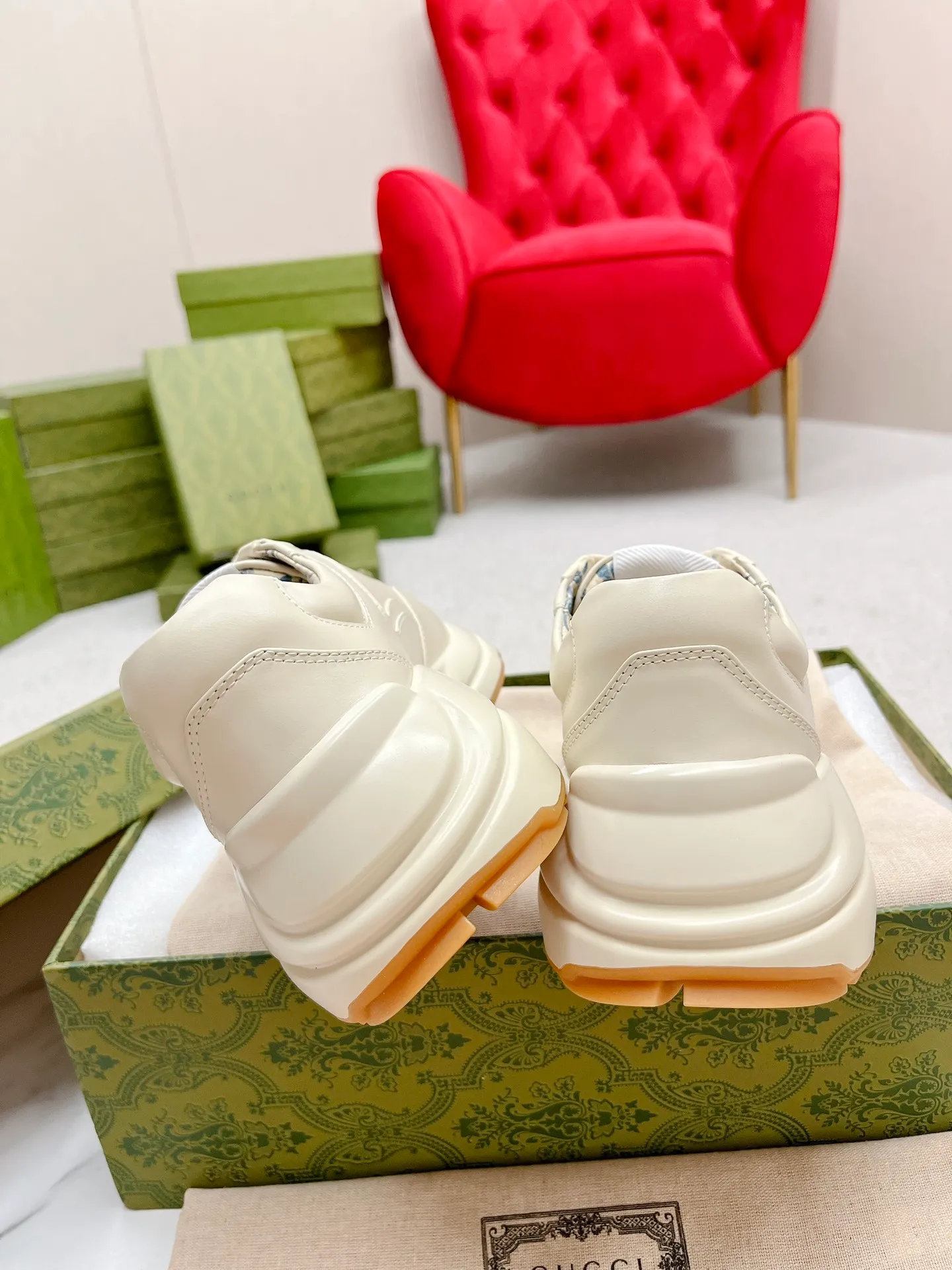 👟👟Ex-factory price 700👟👟 Men +10 Gucci’s top version of couple’s dad shoes series is new! 🖤 ⚠GG couple’s dad shoes have been very popular in recent years; new colors are updated constantly; new colors are updated, and our home and counters have new ones at the same time. This classic dad shoe is popular among celebrities and Internet celebrities. Anchors and others are sure to plant grass and call ❤ Classic fashion style, distressed leather surface, 5D drawing printing; mixed surface splicing colors, etc... Original customization (off-white eco-friendly cowhide, first layer of cowhide inside), original outsole... Shiny colorful drawings embellish the sides of the shoe body, old color rubbing, package production technology, 1:1 creation / only to make the best shoes. ⚠️ Comes with high-end full package at the counter. …………………………………………………… 👑❥∙Colour: Doraemon model/Mickey Mouse model/Lip model/Donald Duck model/Anchor model/Classic red and green striped logo model/NY letter model/Rainbow letter model/Red ebony cloth model/G letter pink cloth model/North Face joint model/Little Bear model/New blue color model/New orange color model 👑❥∙Size: Women’s model 35-40 Men's 39-44